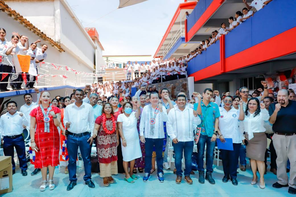 INAUGURA EL DR. JAVIER SALDAÑA MODERNO EDIFICIO DE ENFERMERÍA NO. 3, ENTREGA EQUIPAMIENTO A ESCUELAS Y FIRMA CONVENIOS DE COLABORACIÓN CON AYUNTAMIENTOS DE LA COSTA CHICA