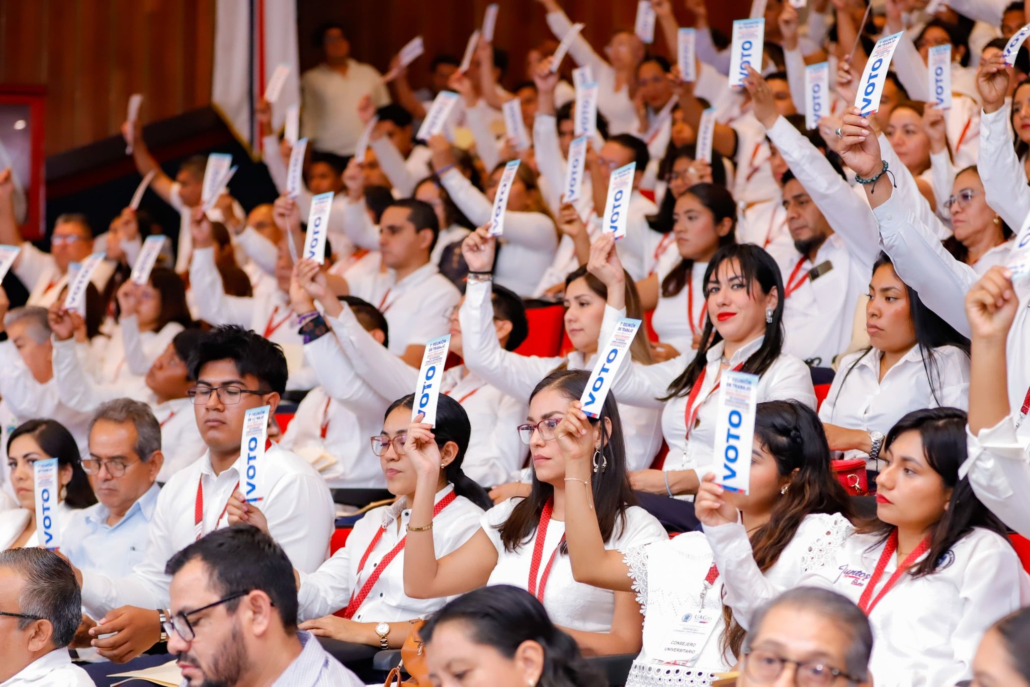 ELIMINA LA UAGRO POR UNANIMIDAD LA REELECCIÓN DE RECTOR Y DIRECTORES: APRUEBA EL H. CONSEJO UNIVERSITARIO REFORMAR LOS ART. 28 Y 29 DE LA LEY ORGÁNICA DE LA INSTITUCIÓN