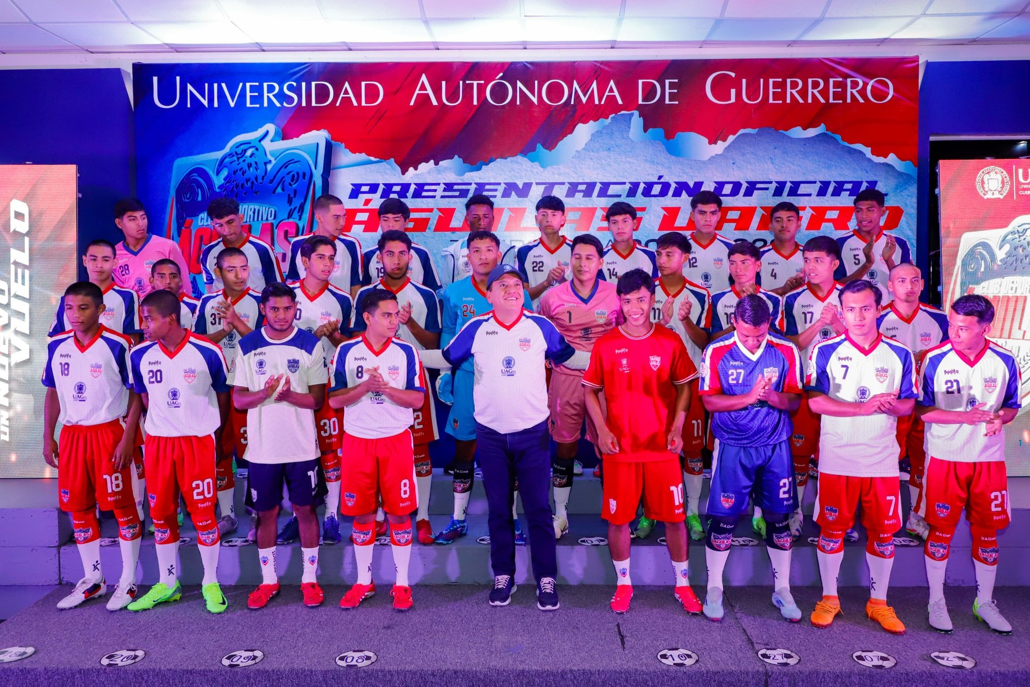 EL RECTOR DR. JAVIER SALDAÑA PRESENTA A LAS ÁGUILAS UAGRO PARA LA TEMPORADA 2025-2026 DE LA LIGA TDP