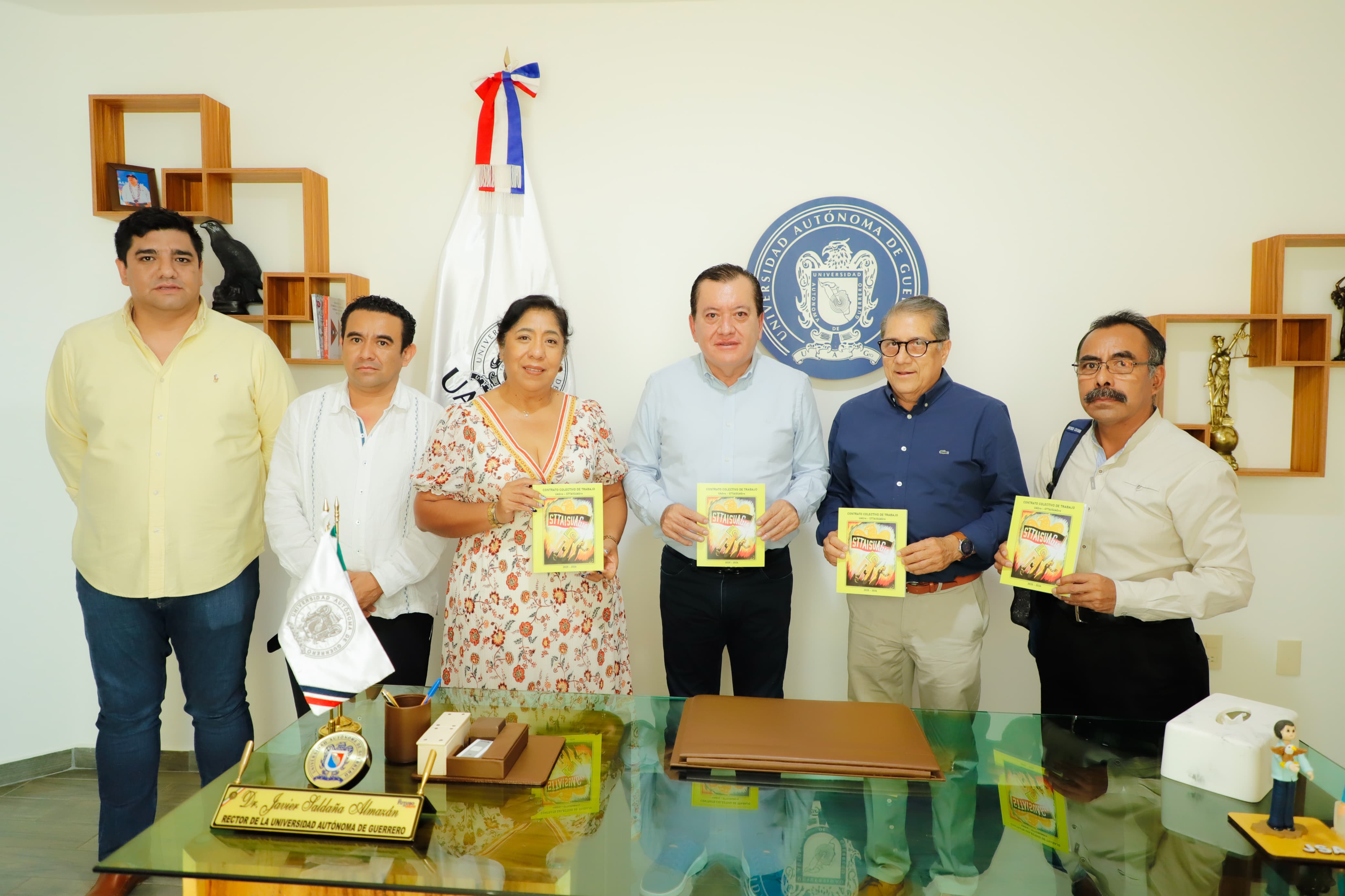 INICIA LA UAGRO ENTREGA DE EJEMPLARES IMPRESOS DEL CONTRATO COLECTIVO DE TRABAJO  DEL STTAISUAGro 2025-2026