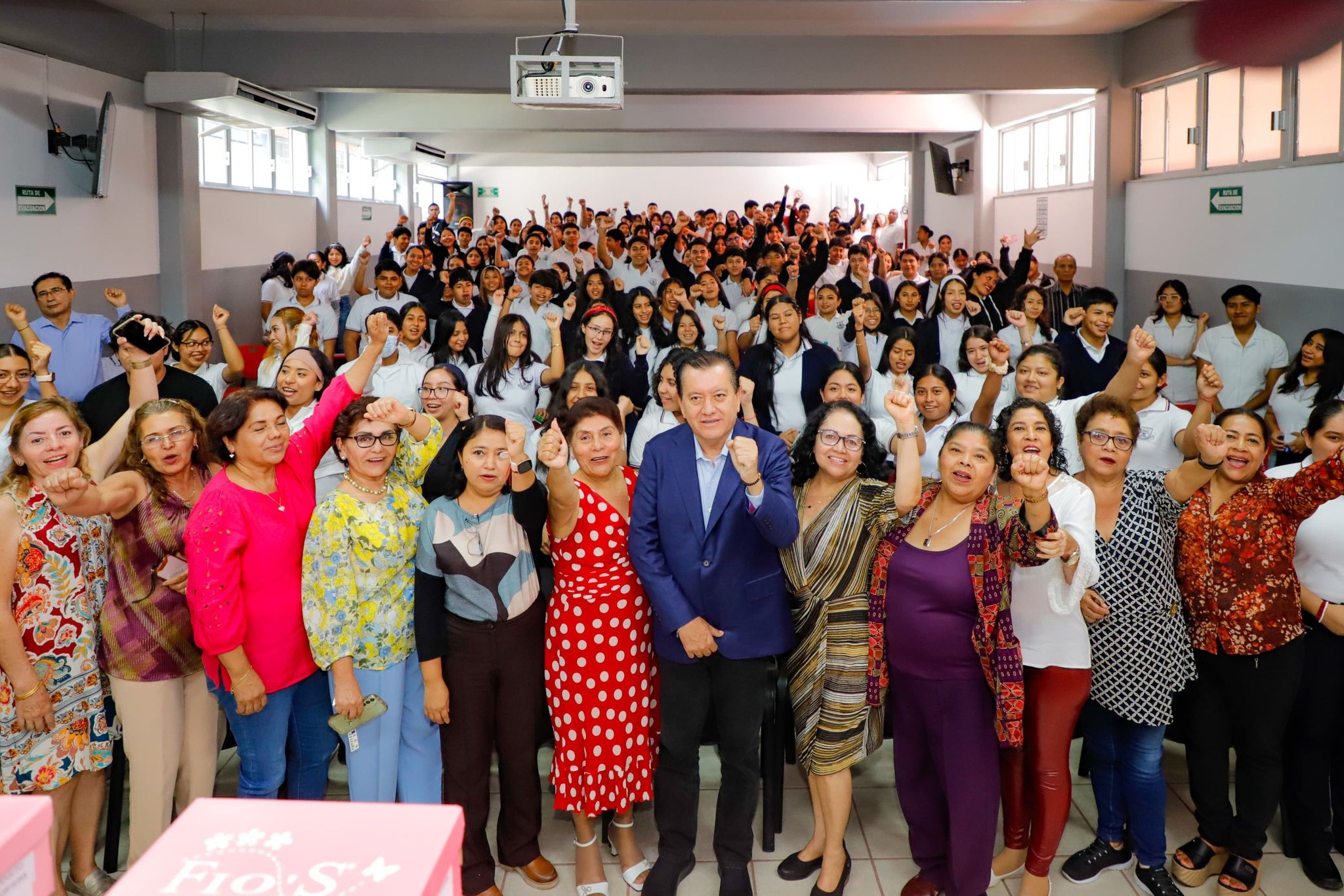 VISITA DEL RECTOR JAVIER SALDAÑA A LA ESCUELA SUPERIOR DE ENFERMERÍA NO.1 SUBRAYA SU COMPROMISO CON EL BIENESTAR ESTUDIANTIL
