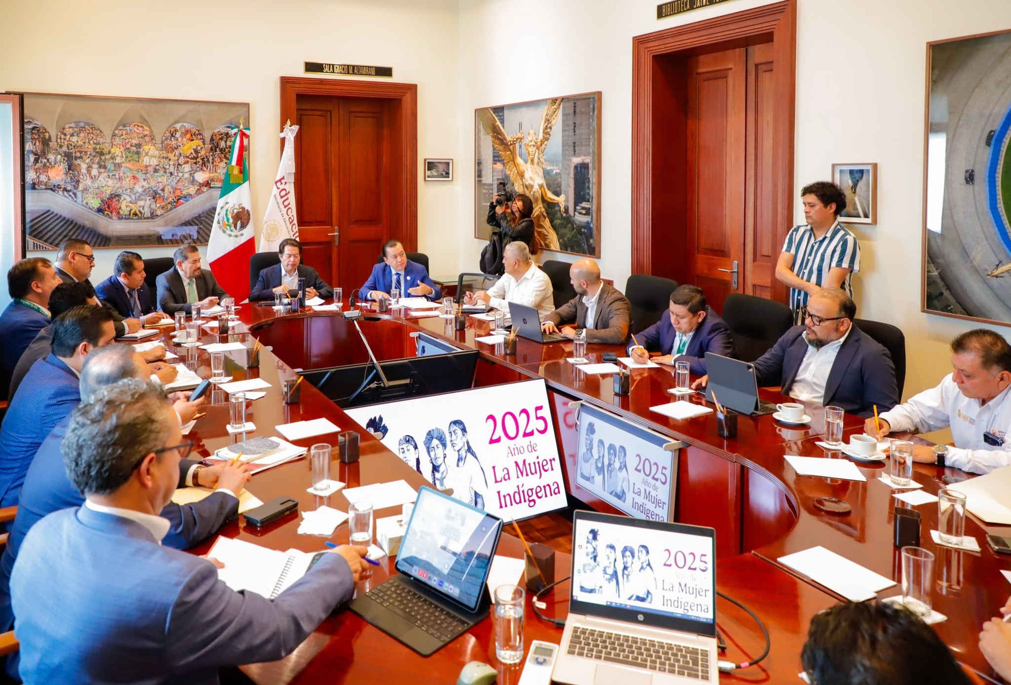 SE REÚNEN MARIO DELGADO, SECRETARIO DE EDUCACIÓN PÚBLICA, Y EL RECTOR DE LA UAGRO EN FAVOR DE LA EDUCACIÓN MEDIA SUPERIOR Y SUPERIOR DE GUERRERO